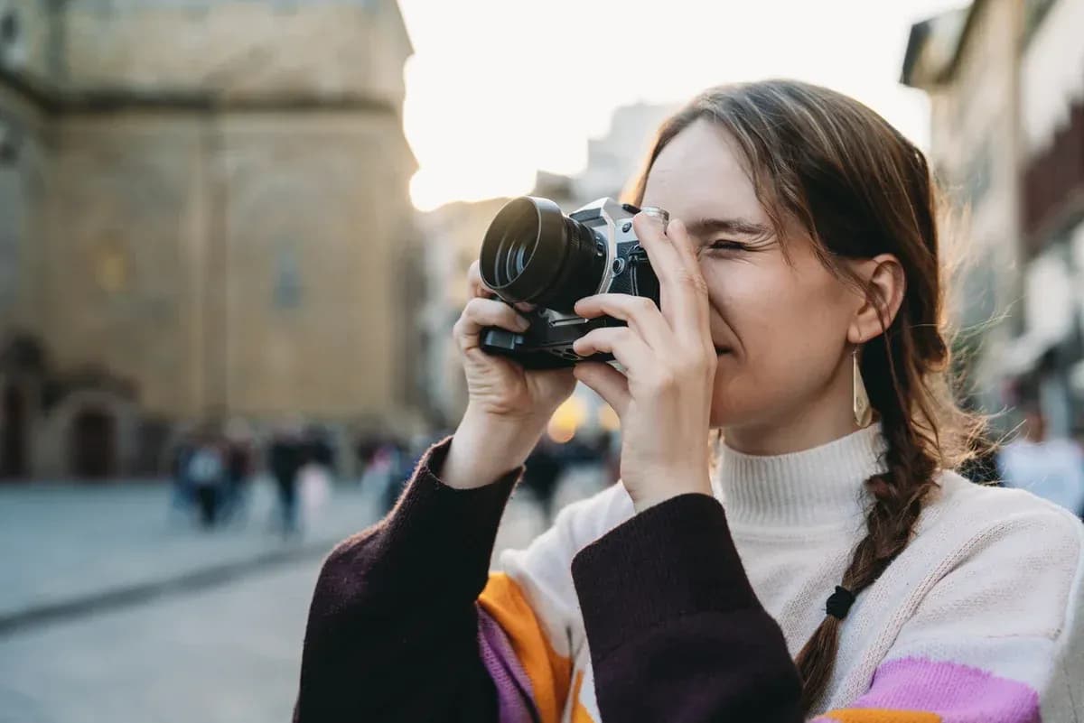 Чому покоління Z масово повертається до плівкової фотографії